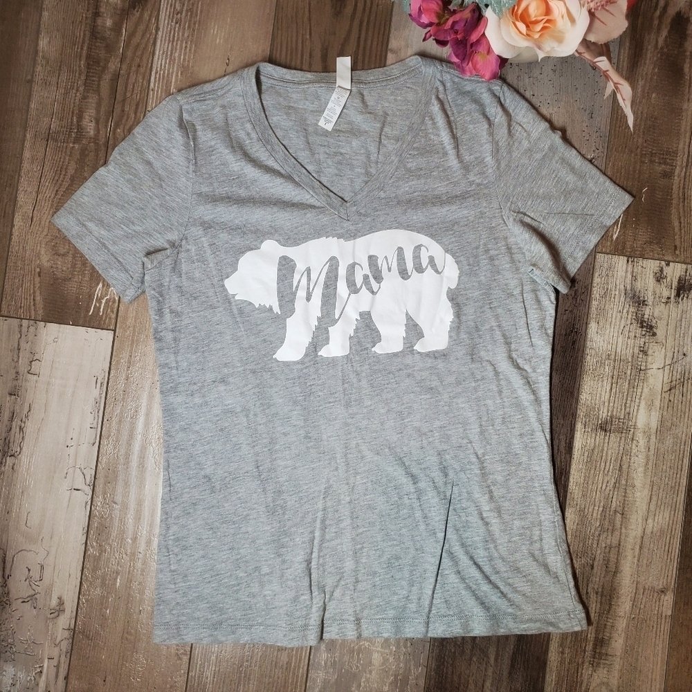 Bella + Canvas Mama Bear Women's V-Neck Graphic T-Shirt Light Gray and White EUC